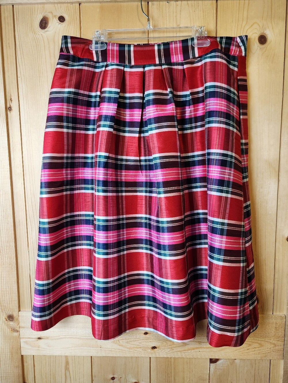 Crown & Ivy Plaid Holiday Pleated Metallic Accent Lined Pocket A-Line Midi Skirt